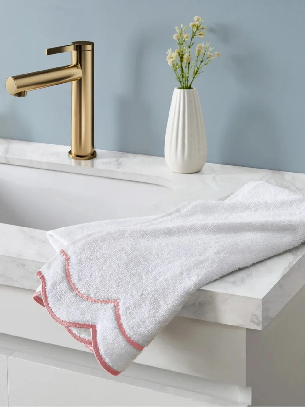 PERI HOME NWT Peri Home Scallop Hand Towel -blush